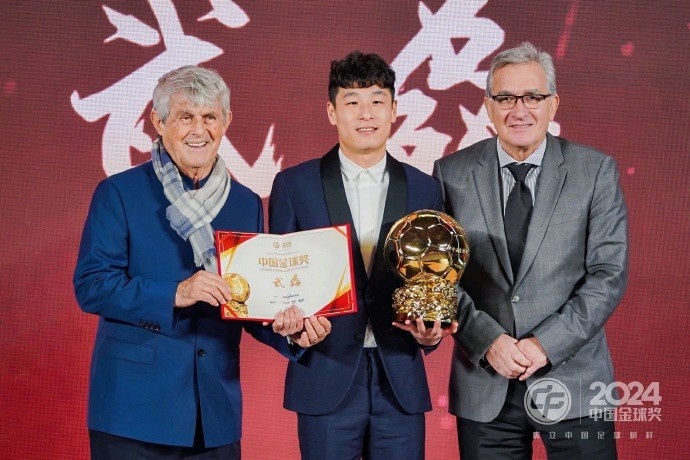 恭喜“核武7”!武磊第五次加冕中國金球獎