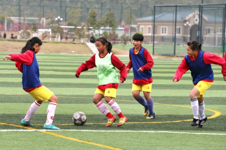 恒大足校發(fā)文:首批培養球員張琳艷榮膺2024中國女子金球獎