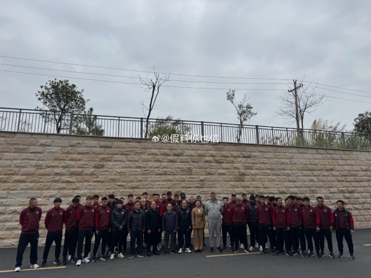  五華縣領(lǐng)導為梅州客家加油打氣 球隊今晚飛北京后轉大巴前往天津