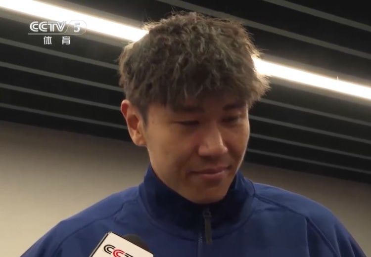 鐵漢柔情!三鎮球員劉奕鳴探望患病小球迷時(shí)哽咽