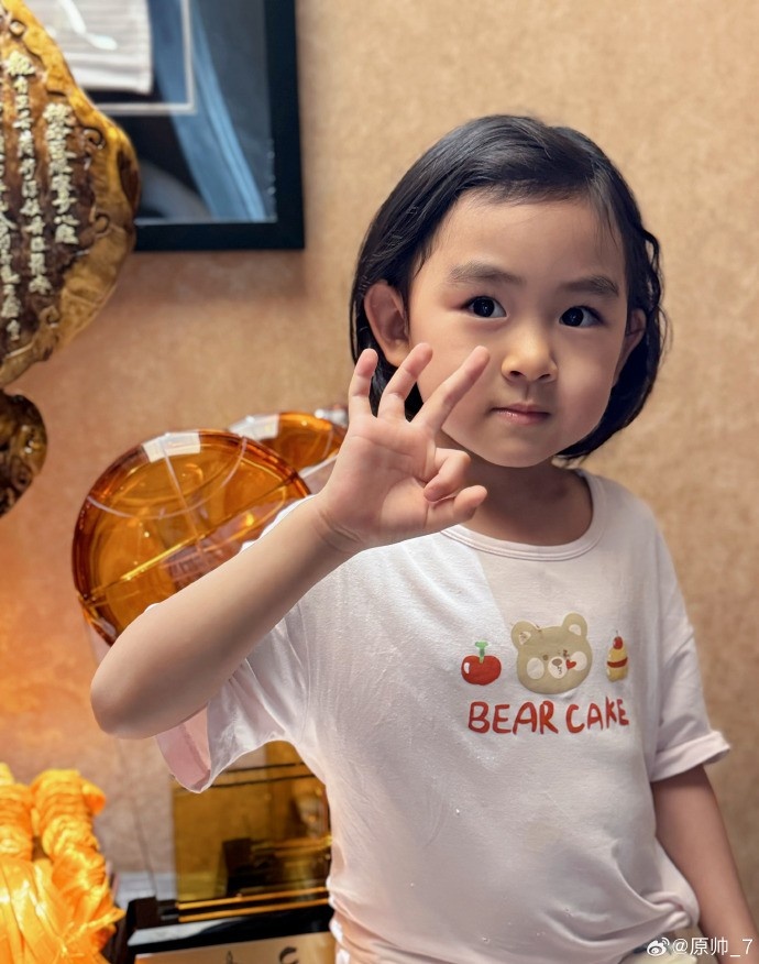  三分大賽三冠王！原帥曬三冠獎杯：完成了女兒給安排的任務(wù)！
