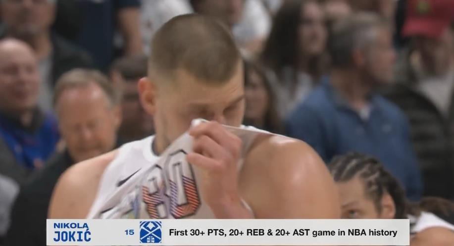  你貸款？轉播方字幕：約基奇30+20+20！NBA歷史首人！