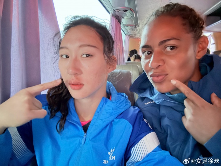  神勇！女足國門(mén)徐歡曬照，比賽中被球砸臉仍力保球門(mén)不失