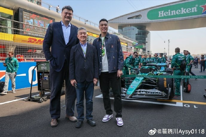  聯(lián)動(dòng)F1！翟曉川曬與姚明、阿隆索、范志毅、周冠宇等的合照