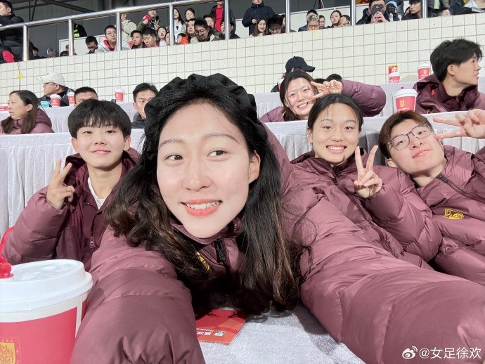 女足門(mén)將徐歡社媒曬觀(guān)看中甲等照片:每天都在青青草地上歡快踏青