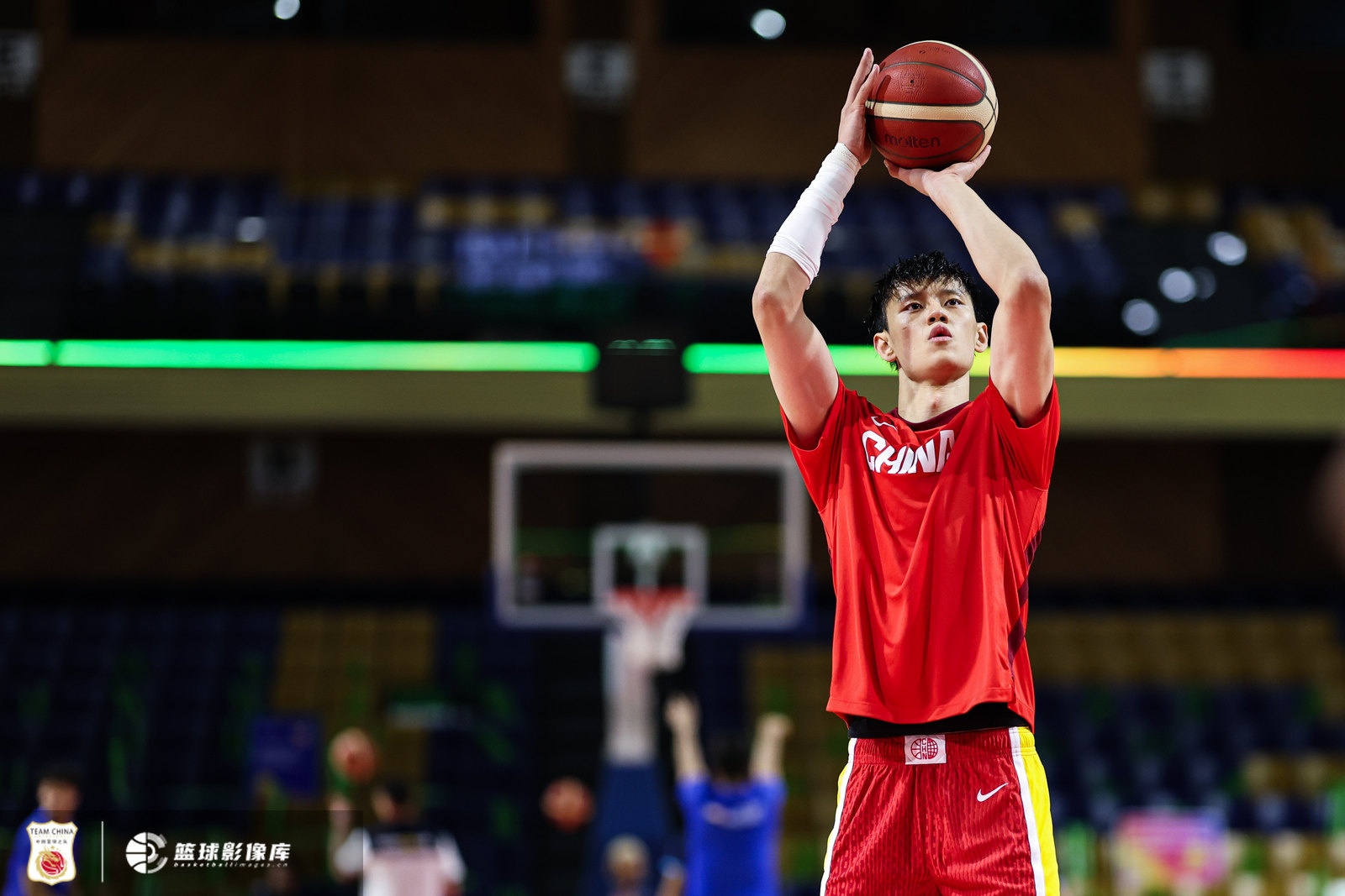 曾凡博:小崔剛受傷就聯(lián)系過(guò)他了 希望用勝利來(lái)回饋他和球迷們
