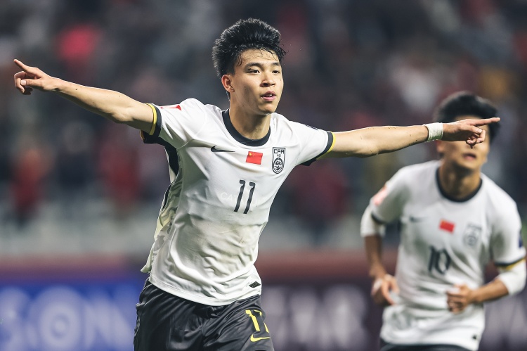  北青體育：18歲“跳級生”王鈺棟有望進(jìn)入國足客戰沙特名單！