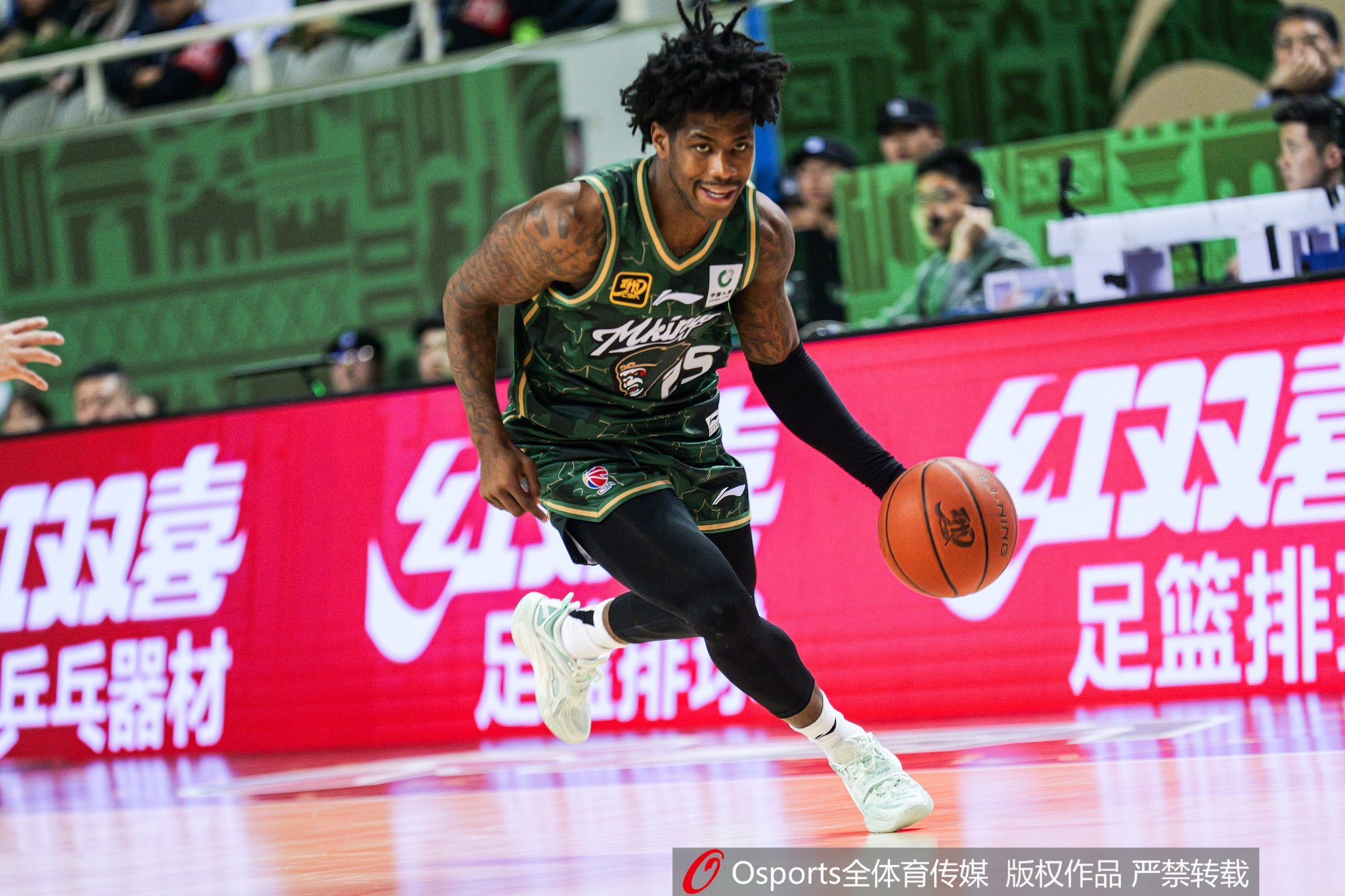  關(guān)鍵5分扭轉戰局！肯德里克-戴維斯22中11拿下26分3板14助4斷